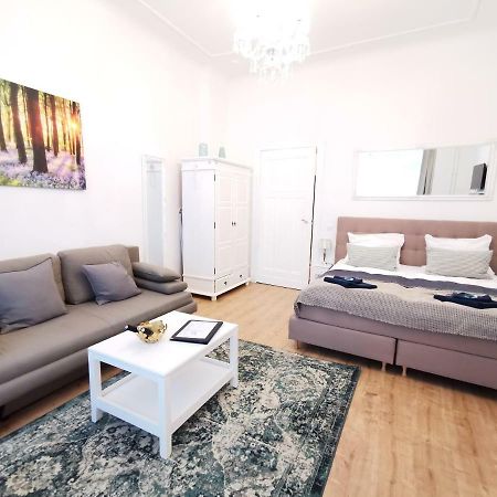Kvh By Rockchair Apartments L Superhost Status L Boxspringbett Am Schloss Charlottenburg Welcomes You! Берлин Экстерьер фото