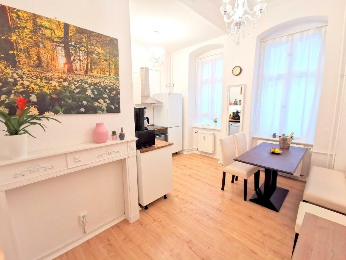Kvh By Rockchair Apartments L Superhost Status L Boxspringbett Am Schloss Charlottenburg Welcomes You! Берлин Экстерьер фото