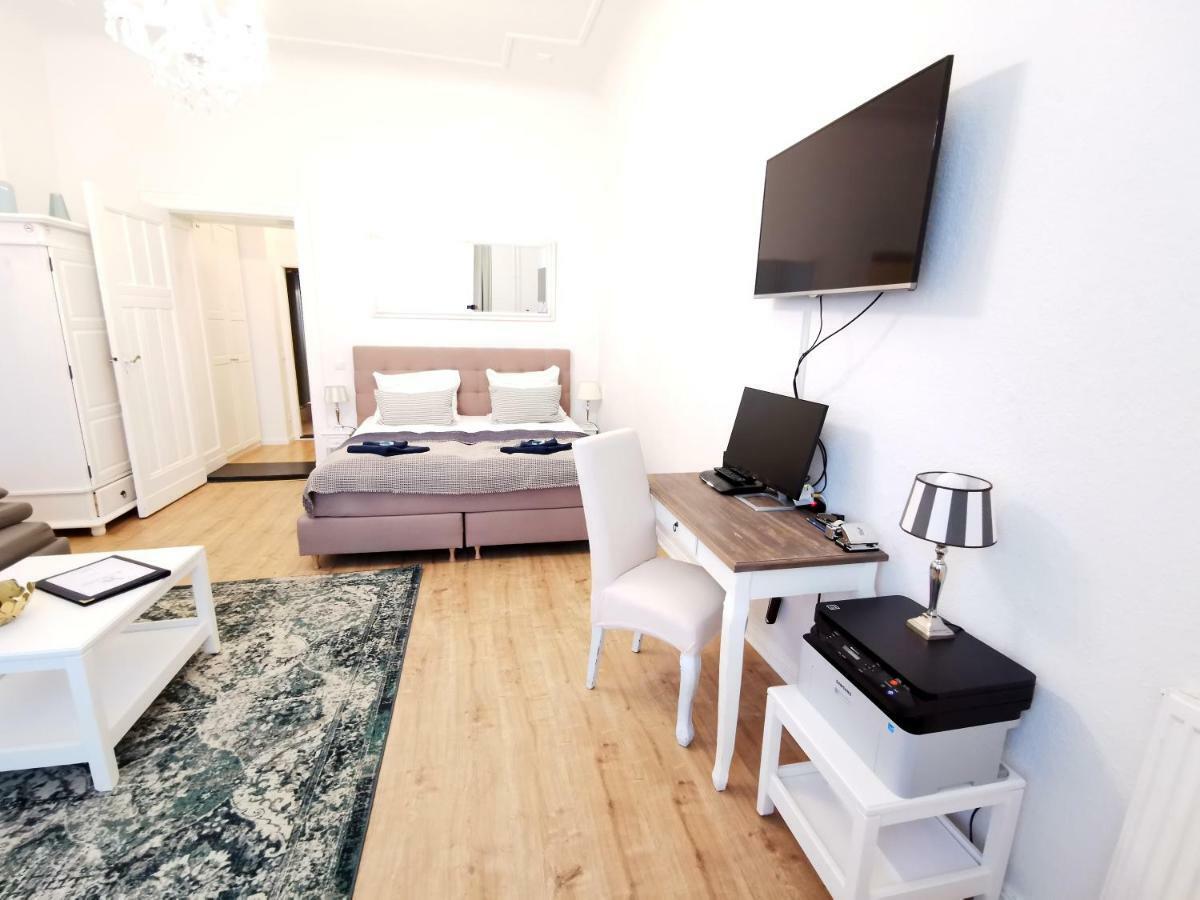 Kvh By Rockchair Apartments L Superhost Status L Boxspringbett Am Schloss Charlottenburg Welcomes You! Берлин Экстерьер фото